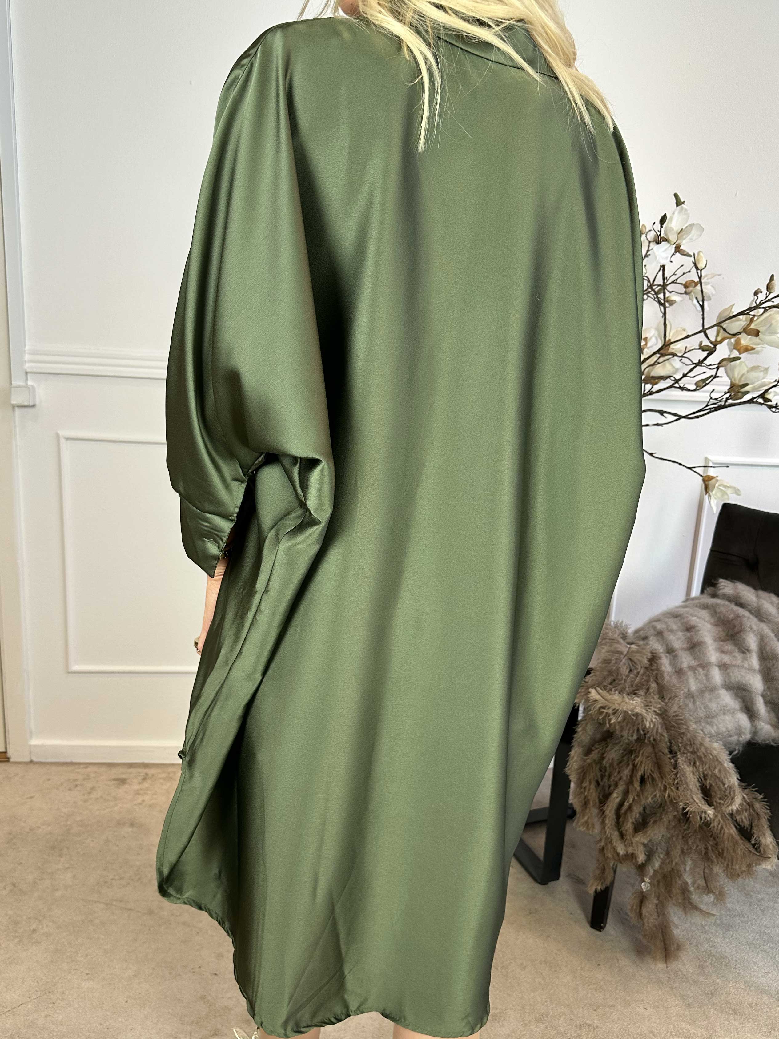 Anja - Skjorte i silkelook med flagermusærmer